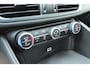 Alfa Romeo Giulia 2.0 T AWD Veloce / 19 inch/ All-season/ Panorama/ Stoel en stuurverwarming/ 280PK/ 4WD/ Camera/ Magnet Black/ Keyless go&start / Memory/ Apple Carplay