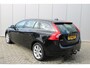 Volvo V60 T3 Momentum | Trekhaak | Stoelverwarming | Verwarmbaar voorruit | Parkeer Camera |