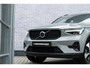 Volvo XC40 B4 Plus Dark Aut | Trekhaak 2000 kg | All-seasonbanden | BLIS | Adaptive Cruis control | 19" Wielen | Verw.voorstoelen | Verw. voorruit | Parkeercamera |