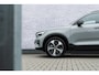 Volvo XC40 B4 Plus Dark Aut | Trekhaak 2000 kg | All-seasonbanden | BLIS | Adaptive Cruis control | 19" Wielen | Verw.voorstoelen | Verw. voorruit | Parkeercamera |