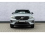 Volvo XC40 B4 Plus Dark Aut | Trekhaak 2000 kg | All-seasonbanden | BLIS | Adaptive Cruis control | 19" Wielen | Verw.voorstoelen | Verw. voorruit | Parkeercamera |