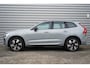 Volvo XC60 T6 Plug-in hybrid AWD Ultra Dark | 2250 kg Trekgewicht | Pano. dak | Luchtvering | 360 Camera | Trekhaak | Stoel/Stuurwiel verwarming |