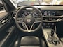 Alfa Romeo Stelvio 2.0 T AWD B-TECH AUTOMAAT ZWART LEDER NAVIGATIE ADAPTIVE CRUISE CONTROL STOEL EN STUURVERWARMING RIJSTROOKSENSOREN DODEHOEKSENSOREN APPLE CARPLAY/ANDROID ACHTERUITRIJCAMERA AFN. TREKHAAK ZEER MOOI !! Brgl