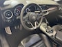 Alfa Romeo Stelvio 2.0 T AWD B-TECH AUTOMAAT ZWART LEDER NAVIGATIE ADAPTIVE CRUISE CONTROL STOEL EN STUURVERWARMING RIJSTROOKSENSOREN DODEHOEKSENSOREN APPLE CARPLAY/ANDROID ACHTERUITRIJCAMERA AFN. TREKHAAK ZEER MOOI !! Brgl