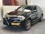 Alfa Romeo Stelvio 2.0 T AWD B-TECH AUTOMAAT ZWART LEDER NAVIGATIE ADAPTIVE CRUISE CONTROL STOEL EN STUURVERWARMING RIJSTROOKSENSOREN DODEHOEKSENSOREN APPLE CARPLAY/ANDROID ACHTERUITRIJCAMERA AFN. TREKHAAK ZEER MOOI !! Brgl