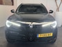 Alfa Romeo Stelvio 2.0 T AWD B-TECH AUTOMAAT ZWART LEDER NAVIGATIE ADAPTIVE CRUISE CONTROL STOEL EN STUURVERWARMING RIJSTROOKSENSOREN DODEHOEKSENSOREN APPLE CARPLAY/ANDROID ACHTERUITRIJCAMERA AFN. TREKHAAK ZEER MOOI !! Brgl