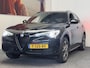 Alfa Romeo Stelvio 2.0 T AWD B-TECH AUTOMAAT ZWART LEDER NAVIGATIE ADAPTIVE CRUISE CONTROL STOEL EN STUURVERWARMING RIJSTROOKSENSOREN DODEHOEKSENSOREN APPLE CARPLAY/ANDROID ACHTERUITRIJCAMERA AFN. TREKHAAK ZEER MOOI !! Brgl