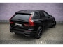 Volvo XC60 2.0 T6 Plug-in hybrid AWD Plus Black Edition | Adaptieve Cruise Control | Panoramadak | Harman Kardon Audio | 21" Velgen | Trekhaak | 360 Parkeercamera | Stoel-/Stuurverwarming |