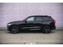 Volvo XC60 2.0 T6 Plug-in hybrid AWD Plus Black Edition | Adaptieve Cruise Control | Panoramadak | Harman Kardon Audio | 21" Velgen | Trekhaak | 360 Parkeercamera | Stoel-/Stuurverwarming |