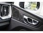 Volvo XC60 2.0 T6 Plug-in hybrid AWD Plus Black Edition | Adaptieve Cruise Control | Panoramadak | Harman Kardon Audio | 21" Velgen | Trekhaak | 360 Parkeercamera | Stoel-/Stuurverwarming |