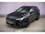 Volvo XC60 2.0 T6 Plug-in hybrid AWD Plus Black Edition | Adaptieve Cruise Control | Panoramadak | Harman Kardon Audio | 21" Velgen | Trekhaak | 360 Parkeercamera | Stoel-/Stuurverwarming |