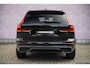 Volvo XC60 2.0 T6 Plug-in hybrid AWD Plus Black Edition | Adaptieve Cruise Control | Panoramadak | Harman Kardon Audio | 21" Velgen | Trekhaak | 360 Parkeercamera | Stoel-/Stuurverwarming |