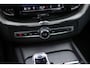 Volvo XC60 2.0 T6 Plug-in hybrid AWD Plus Black Edition | Adaptieve Cruise Control | Panoramadak | Harman Kardon Audio | 21" Velgen | Trekhaak | 360 Parkeercamera | Stoel-/Stuurverwarming |