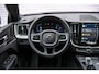 Volvo XC60 2.0 T6 Plug-in hybrid AWD Plus Black Edition | Adaptieve Cruise Control | Panoramadak | Harman Kardon Audio | 21" Velgen | Trekhaak | 360 Parkeercamera | Stoel-/Stuurverwarming |