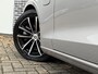 Volvo V60 T6 Plug-in hybrid AWD Plus Dark | Harman Kardon Audio | Trekhaak | Stoel- / Stuurverwarming Voor + Achter | 360 Camera | Adaptive Cruise | Long Range | Google | Carplay | Dodehoekdetectie
