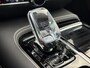 Volvo V60 T6 Plug-in hybrid AWD Plus Dark | Harman Kardon Audio | Trekhaak | Stoel- / Stuurverwarming Voor + Achter | 360 Camera | Adaptive Cruise | Long Range | Google | Carplay | Dodehoekdetectie