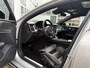 Volvo V60 T6 Plug-in hybrid AWD Plus Dark | Harman Kardon Audio | Trekhaak | Stoel- / Stuurverwarming Voor + Achter | 360 Camera | Adaptive Cruise | Long Range | Google | Carplay | Dodehoekdetectie