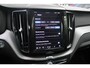 Volvo XC60 T6 350PK Plug-in hybrid AWD Ultra Dark | Adaptive Cruise & Pilot Assist | Premium Harman/Kardon Audio | Schuif-/Kanteldak | Semi Elektr. Trekhaak | Stoelverwarming voor & achter | Stuurverwarming | 360 Camera |