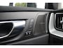 Volvo XC60 T6 350PK Plug-in hybrid AWD Ultra Dark | Adaptive Cruise & Pilot Assist | Premium Harman/Kardon Audio | Schuif-/Kanteldak | Semi Elektr. Trekhaak | Stoelverwarming voor & achter | Stuurverwarming | 360 Camera |