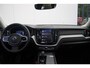 Volvo XC60 T6 350PK Plug-in hybrid AWD Ultra Dark | Adaptive Cruise & Pilot Assist | Premium Harman/Kardon Audio | Schuif-/Kanteldak | Semi Elektr. Trekhaak | Stoelverwarming voor & achter | Stuurverwarming | 360 Camera |