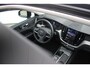 Volvo XC60 T6 350PK Plug-in hybrid AWD Ultra Dark | Adaptive Cruise & Pilot Assist | Premium Harman/Kardon Audio | Schuif-/Kanteldak | Semi Elektr. Trekhaak | Stoelverwarming voor & achter | Stuurverwarming | 360 Camera |