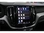 Volvo XC60 T6 350PK Plug-in hybrid AWD Ultra Dark | Adaptive Cruise & Pilot Assist | Premium Harman/Kardon Audio | Schuif-/Kanteldak | Semi Elektr. Trekhaak | Stoelverwarming voor & achter | Stuurverwarming | 360 Camera |
