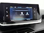 Peugeot e-2008 EV Active 50 kWh 136pk Automaat | Climate Control | Navigatie | Achteruitrijcamera | Cruise Control | Parkeersensoren Achter | 16" Lichtmetalen Velgen | Apple Carplay/Android Auto |