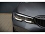 BMW 3-Serie 330e eDrive Edition Sportline | Stoelverwarming | Cruise Control | Leer | Camera | Keyless | Apple Carplay | Ambiance Verlichting | HIFI | Parkeersensoren | Navigatie | NAP | Sport