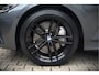 BMW 3-Serie 330e eDrive Edition Sportline | Stoelverwarming | Cruise Control | Leer | Camera | Keyless | Apple Carplay | Ambiance Verlichting | HIFI | Parkeersensoren | Navigatie | NAP | Sport