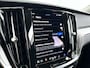 Volvo V60 B4 Aut. Plus Dark | Parkeercamera | Stoel- en stuurverwarming | Trekhaak