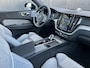 Volvo XC60 2.0 T6 Plug-in hybrid AWD Ultra Dark Panorama dak / B&W Audio / 360 camera / Tailored Wool bekleding / Geint. zitting verhogers achterbank / Elektr. stoelverstelling / Trekhaak