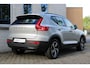 Volvo XC40 B4 Automaat Plus Dark | All Season banden | Verwarmbare voorstoelen en Stuurwiel | Semi-Elektrische Trekhaak | Verwarmbare Voorruit | Premium Audio by Harman Kardon | Adaptieve Cruise Control | Park Assist