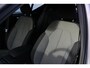 Volvo XC40 B4 Automaat Plus Dark | All Season banden | Verwarmbare voorstoelen en Stuurwiel | Semi-Elektrische Trekhaak | Verwarmbare Voorruit | Premium Audio by Harman Kardon | Adaptieve Cruise Control | Park Assist