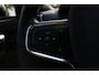 Volvo XC40 B4 Automaat Plus Dark | All Season banden | Verwarmbare voorstoelen en Stuurwiel | Semi-Elektrische Trekhaak | Verwarmbare Voorruit | Premium Audio by Harman Kardon | Adaptieve Cruise Control | Park Assist