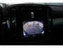 Volvo XC40 B4 Automaat Plus Dark | All Season banden | Verwarmbare voorstoelen en Stuurwiel | Semi-Elektrische Trekhaak | Verwarmbare Voorruit | Premium Audio by Harman Kardon | Adaptieve Cruise Control | Park Assist