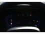 Volvo XC40 B4 Automaat Plus Dark | All Season banden | Verwarmbare voorstoelen en Stuurwiel | Semi-Elektrische Trekhaak | Verwarmbare Voorruit | Premium Audio by Harman Kardon | Adaptieve Cruise Control | Park Assist