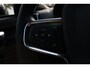 Volvo XC40 B4 Automaat Plus Dark | All Season banden | Verwarmbare voorstoelen en Stuurwiel | Semi-Elektrische Trekhaak | Verwarmbare Voorruit | Premium Audio by Harman Kardon | Adaptieve Cruise Control | Park Assist