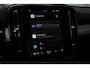 Volvo XC40 B4 Automaat Plus Dark | All Season banden | Verwarmbare voorstoelen en Stuurwiel | Semi-Elektrische Trekhaak | Verwarmbare Voorruit | Premium Audio by Harman Kardon | Adaptieve Cruise Control | Park Assist