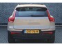 Volvo XC40 2.0 B4 Plus Dark | Adaptieve cruise control | Dode hoek detectie BLIS | 19" velgen met all season banden | Elektrisch verstelbare voorstoelen | Trekhaak | Elektr. verwarmbare voorruit | Stoelverwarming | verwarmd stuurwiel | Parkeersensoren voor + achter | Parkeercamera | Harman Kardon Audio | Charcoal hemelbekleding |