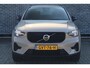 Volvo XC40 2.0 B4 Plus Dark | Adaptieve cruise control | Dode hoek detectie BLIS | 19" velgen met all season banden | Elektrisch verstelbare voorstoelen | Trekhaak | Elektr. verwarmbare voorruit | Stoelverwarming | verwarmd stuurwiel | Parkeersensoren voor + achter | Parkeercamera | Harman Kardon Audio | Charcoal hemelbekleding |