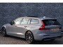 Volvo V60 2.0 T6 Plug-in hybrid AWD Plus Dark | Adaptive Cruise Control | Elektr. bedienbaar schuif-\-kanteldak | 360 Camera | Stoelverwarming voor + achter | Verwarmd stuurwiel | Elektr. verwarmde voorruit | Trekhaak | Harman kardon audio | Elektr. verstelbare voorstoelen incl. geheugen | Sportstoelen | 18" velgen |