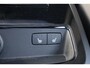 Volvo V60 2.0 T6 Plug-in hybrid AWD Plus Dark | Adaptive Cruise Control | Elektr. bedienbaar schuif-\-kanteldak | 360 Camera | Stoelverwarming voor + achter | Verwarmd stuurwiel | Elektr. verwarmde voorruit | Trekhaak | Harman kardon audio | Elektr. verstelbare voorstoelen incl. geheugen | Sportstoelen | 18" velgen |