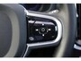 Volvo V60 2.0 T6 Plug-in hybrid AWD Plus Dark | Adaptive Cruise Control | Elektr. bedienbaar schuif-\-kanteldak | 360 Camera | Stoelverwarming voor + achter | Verwarmd stuurwiel | Elektr. verwarmde voorruit | Trekhaak | Harman kardon audio | Elektr. verstelbare voorstoelen incl. geheugen | Sportstoelen | 18" velgen |