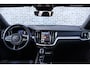 Volvo V60 2.0 T6 Plug-in hybrid AWD Plus Dark | Adaptive Cruise Control | Elektr. bedienbaar schuif-\-kanteldak | 360 Camera | Stoelverwarming voor + achter | Verwarmd stuurwiel | Elektr. verwarmde voorruit | Trekhaak | Harman kardon audio | Elektr. verstelbare voorstoelen incl. geheugen | Sportstoelen | 18" velgen |