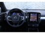 Volvo XC40 2.0 B4 Plus Dark | Adaptieve cruise control | intellisafe surround | 19" velgen met all season banden | Elektrisch verstelbare voorstoelen | Trekhaak | Elektr. verwarmbare voorruit | stoelverwarming | verwarmd stuurwiel | Parkeersensoren voor + achter | Parkeercamera | Harman Kardon Audio | Charcoal hemelbekleding |