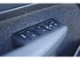 Volvo XC40 2.0 B4 Plus Dark | Adaptieve cruise control | intellisafe surround | 19" velgen met all season banden | Elektrisch verstelbare voorstoelen | Trekhaak | Elektr. verwarmbare voorruit | stoelverwarming | verwarmd stuurwiel | Parkeersensoren voor + achter | Parkeercamera | Harman Kardon Audio | Charcoal hemelbekleding |