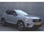 Volvo XC40 2.0 B4 Plus Dark | Adaptieve cruise control | intellisafe surround | 19" velgen met all season banden | Elektrisch verstelbare voorstoelen | Trekhaak | Elektr. verwarmbare voorruit | stoelverwarming | verwarmd stuurwiel | Parkeersensoren voor + achter | Parkeercamera | Harman Kardon Audio | Charcoal hemelbekleding |