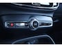 Volvo XC40 2.0 B4 Plus Dark | Adaptieve cruise control | intellisafe surround | 19" velgen met all season banden | Elektrisch verstelbare voorstoelen | Trekhaak | Elektr. verwarmbare voorruit | stoelverwarming | verwarmd stuurwiel | Parkeersensoren voor + achter | Parkeercamera | Harman Kardon Audio | Charcoal hemelbekleding |