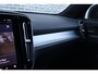 Volvo XC40 2.0 B4 Plus Dark | Adaptieve cruise control | intellisafe surround | 19" velgen met all season banden | Elektrisch verstelbare voorstoelen | Trekhaak | Elektr. verwarmbare voorruit | stoelverwarming | verwarmd stuurwiel | Parkeersensoren voor + achter | Parkeercamera | Harman Kardon Audio | Charcoal hemelbekleding |