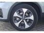 Volvo XC40 2.0 B4 Plus Dark | Adaptieve cruise control | intellisafe surround | 19" velgen met all season banden | Elektrisch verstelbare voorstoelen | Trekhaak | Elektr. verwarmbare voorruit | stoelverwarming | verwarmd stuurwiel | Parkeersensoren voor + achter | Parkeercamera | Harman Kardon Audio | Charcoal hemelbekleding |
